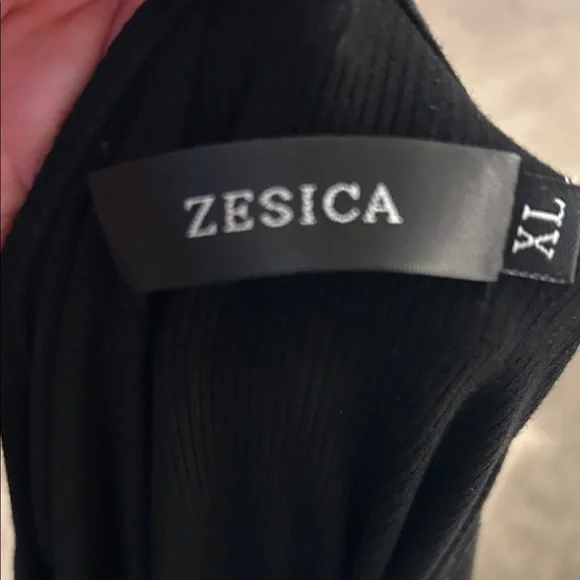 Elegant Black Midi Dress - Picture 2 of 5